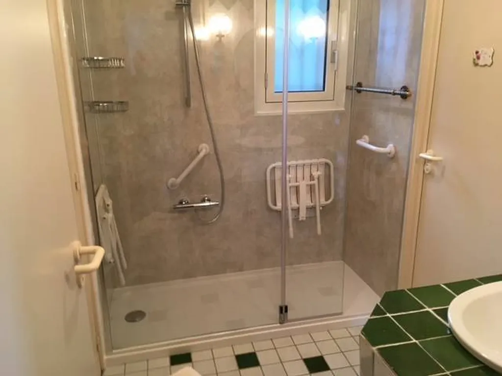 Installation douche personne agée avant après limoges