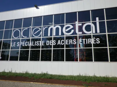 Pose d'une enseigne adhésive sur vitre à Lyon et partout en France