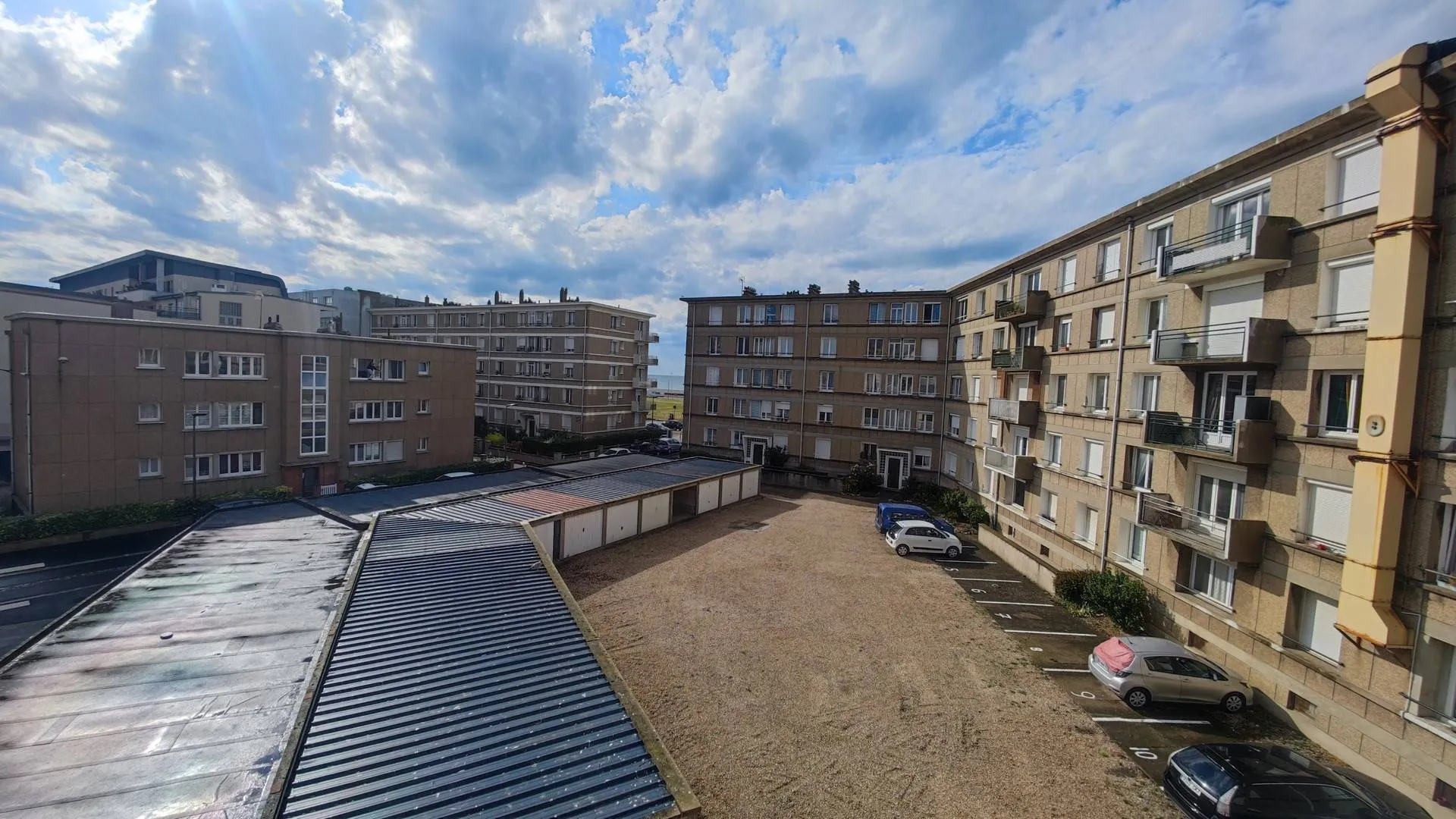 VENDU VUE PORT ET MER