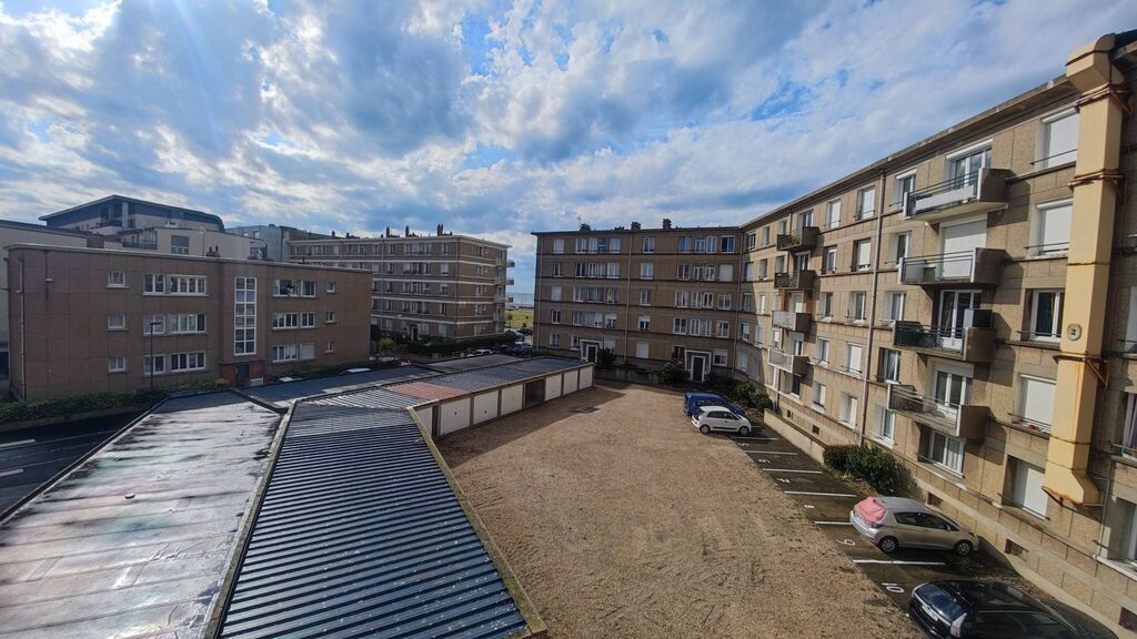 VENDU VUE PORT ET MER