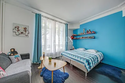 Ancien hôtel particulier à Saint-Germain-en-Laye centre, très belles prestations accès au RER en moins de 5 minutes, les commerces du centre ville et la place du marché à 2 minutes