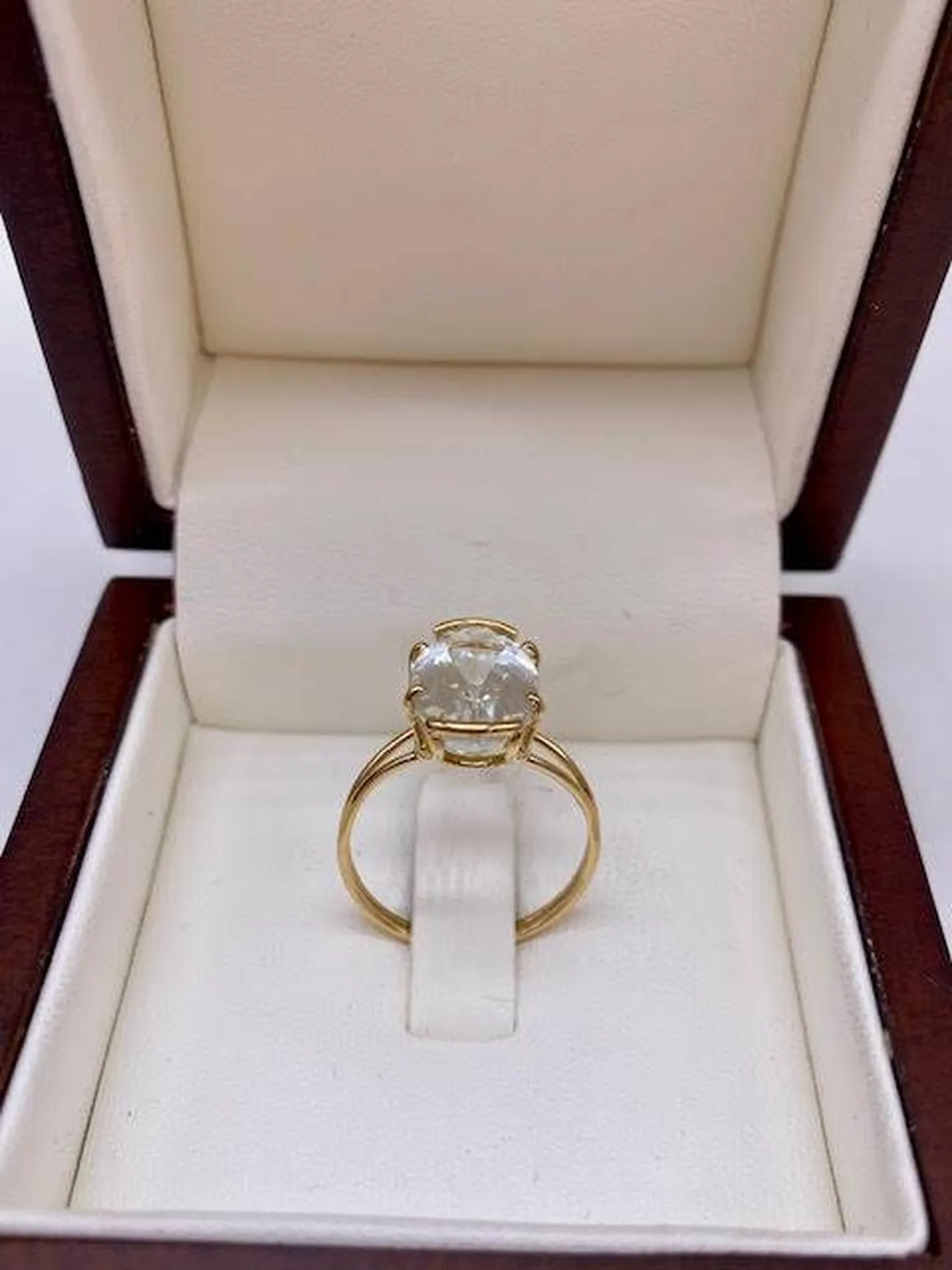 Harmonie Bleutée: La Bague Aigue-Marine, un Trésor chez Or Ligne en Gironde