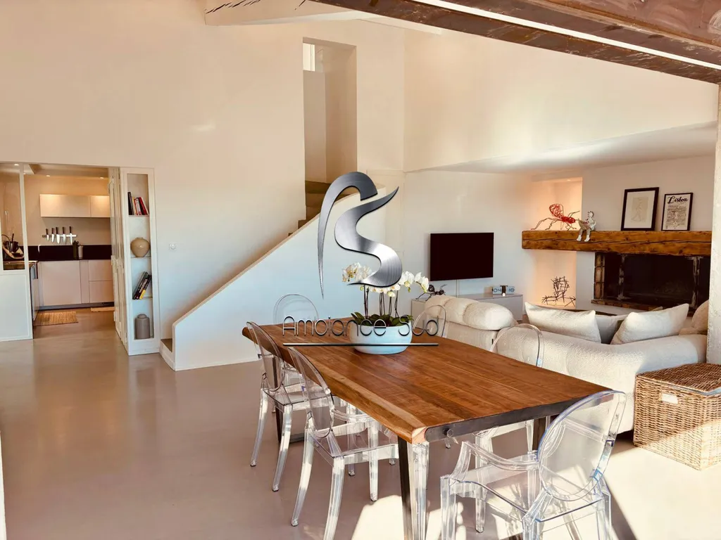 Rénovation du sol d’une maison avec un béton ciré industriel teinté à L'Isle-sur-la-Sorgue dans le Vaucluse