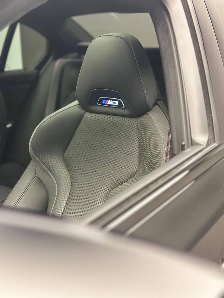 Lustrage brillance sur une BMW M3 Compétition à notre atelier au Mans (72)