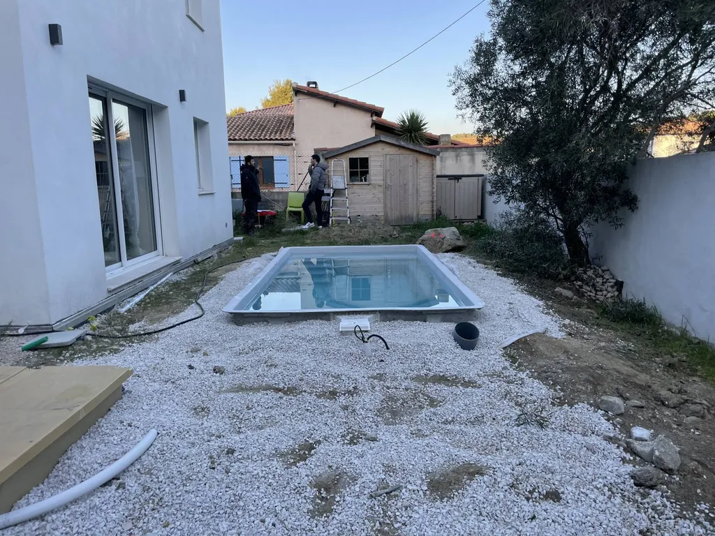 construction d'extension d'une maison à étage à ensues la redonne