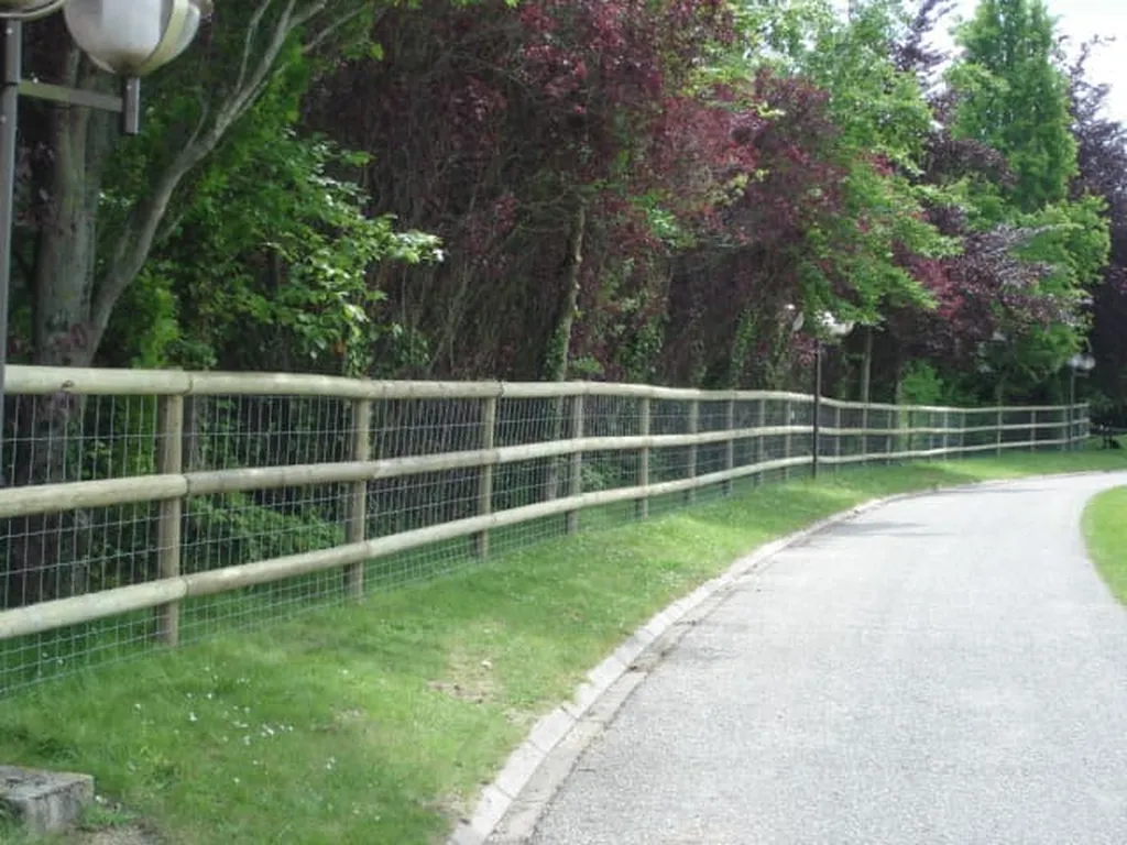 Installation de Clôtures de délimitation en bois, Ganivelles et Grillages sur Poteaux à Rouen et sa région ou agglomération en Seine-Maritime 76