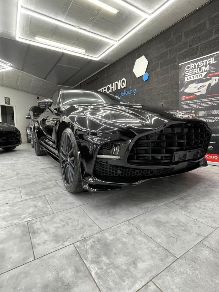 Traitement céramique Aston-Martin DBX 707 neuf pour la concession Aston Martin à Cannes