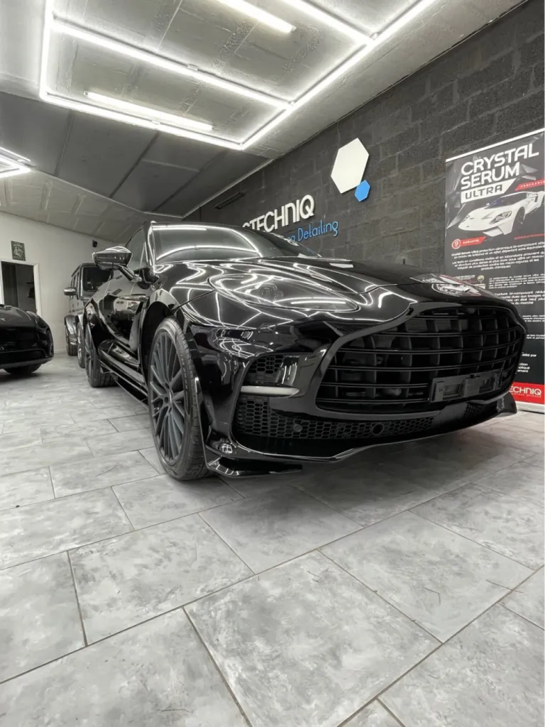 Traitement céramique Aston-Martin DBX 707 neuf pour la concession Aston Martin à Cannes