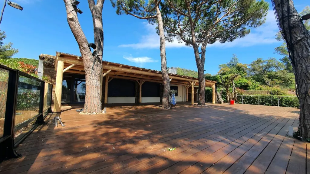 Fabrication Pergola bois rond 13x4m La Croix Valmer