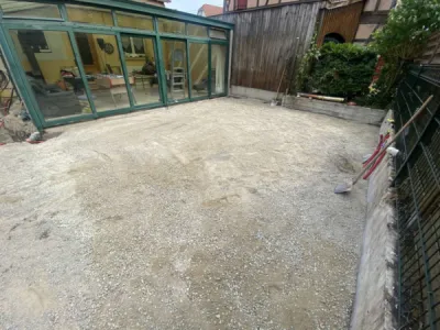 Élaboration d’une terrasse en dalles pour une maison à Illkirch-Graffenstaden, près de Strasbourg 
