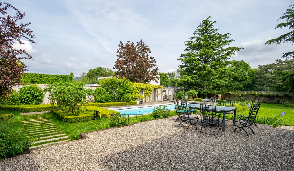 Aménagement paysager complet avec arrosage automatique intelligent et gazon de plaquage à Caluire-et-Cuire (69300)