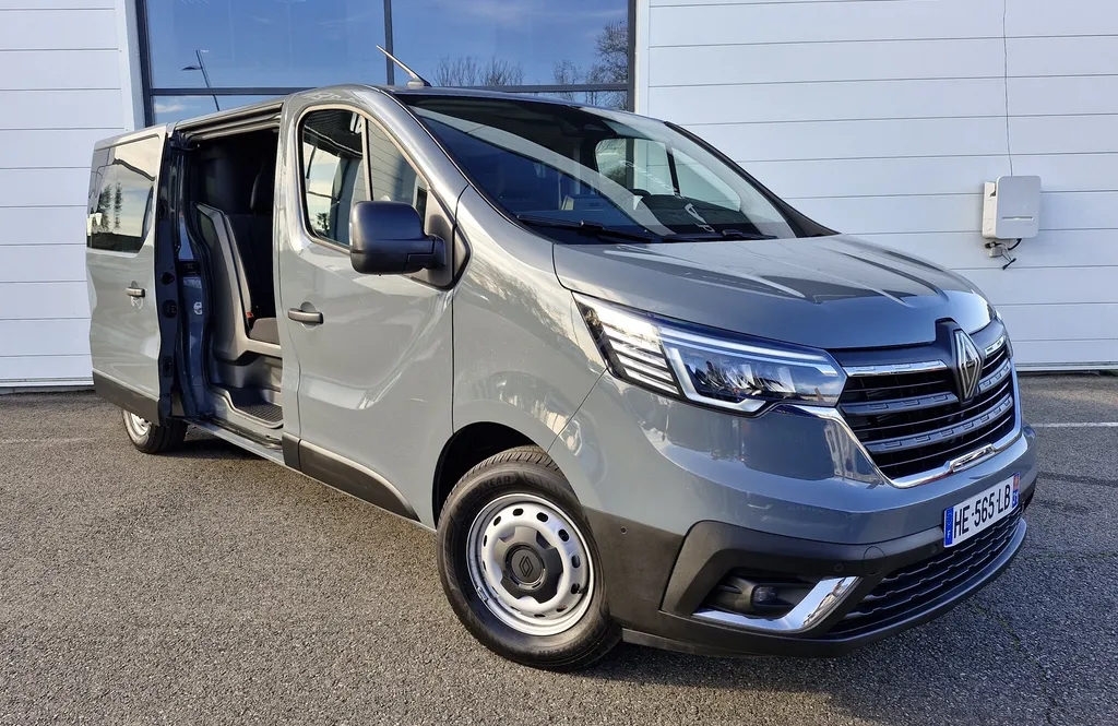 Location Renault Trafic L2 H1 boîte automatique cabine approndie 6 places à partir de 149€/ jour et 500 km inclus près de Toulouse à Plaisance du touch