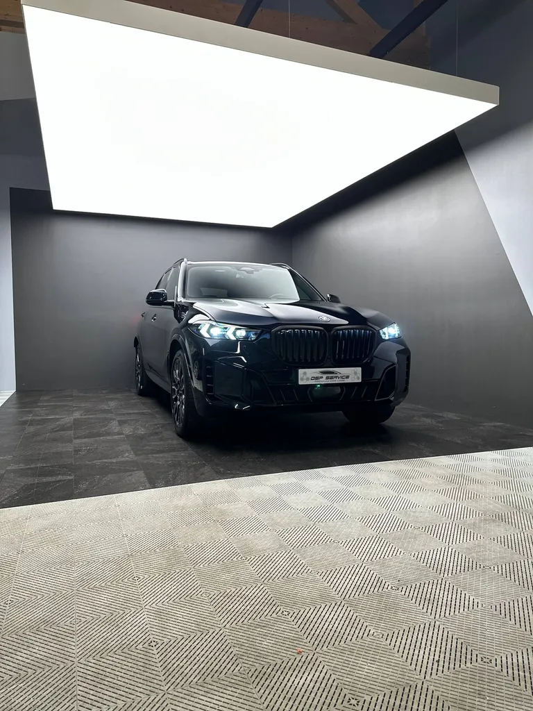 Lustrage brillance et entretien intérieur sur ce BMW X5 à notre atelier (72)