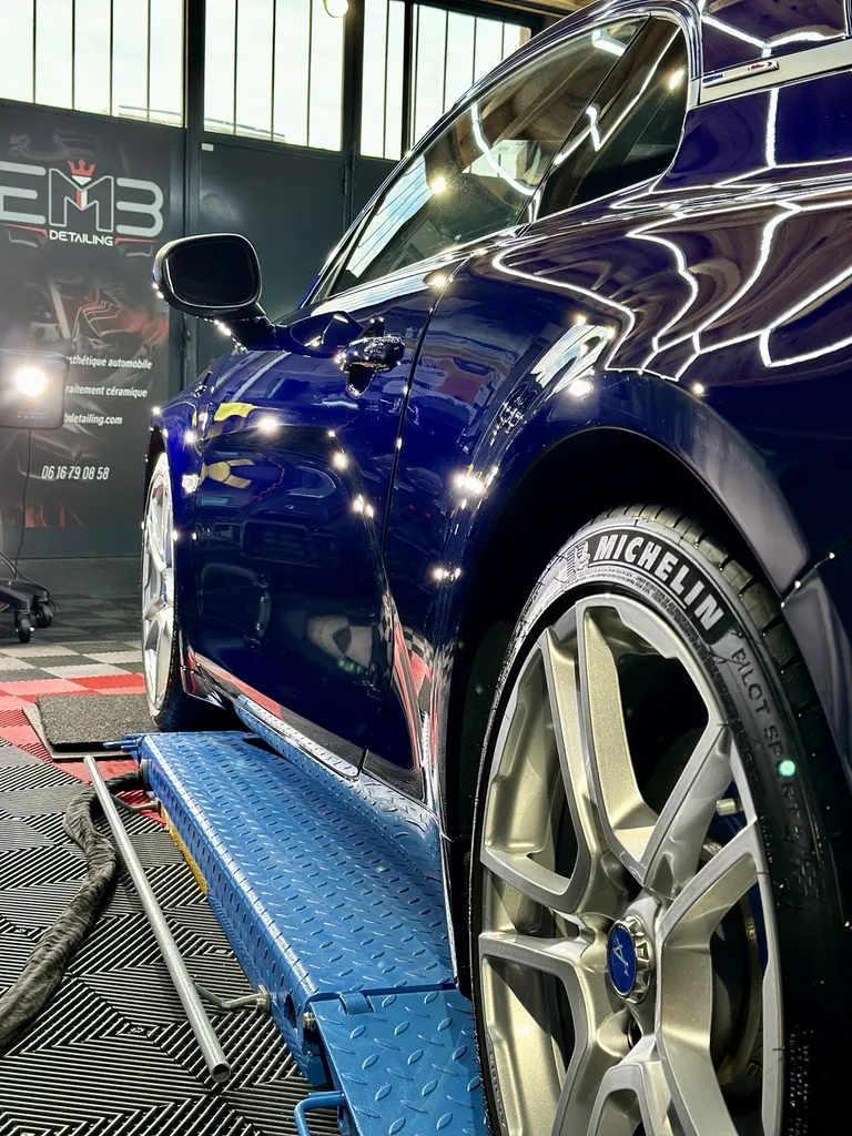 Traitement céramique chez EMB DETAILING protection carosserie spécialiste Alpine A110 sur Lyon