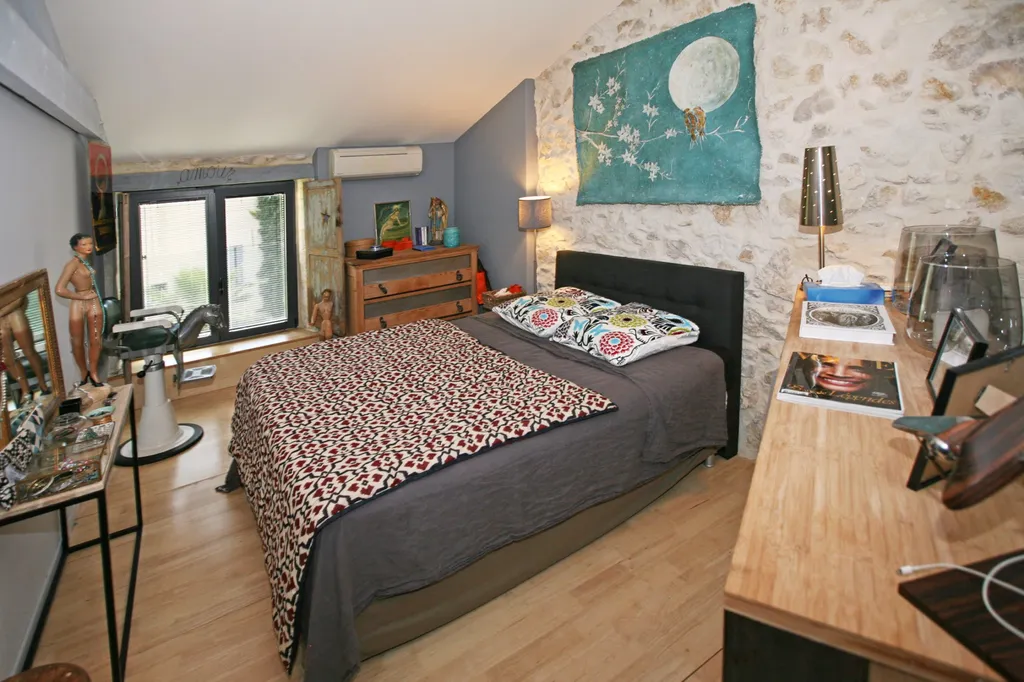 A vendre, proche Avignon, charmante maison de village avec cour arborée    