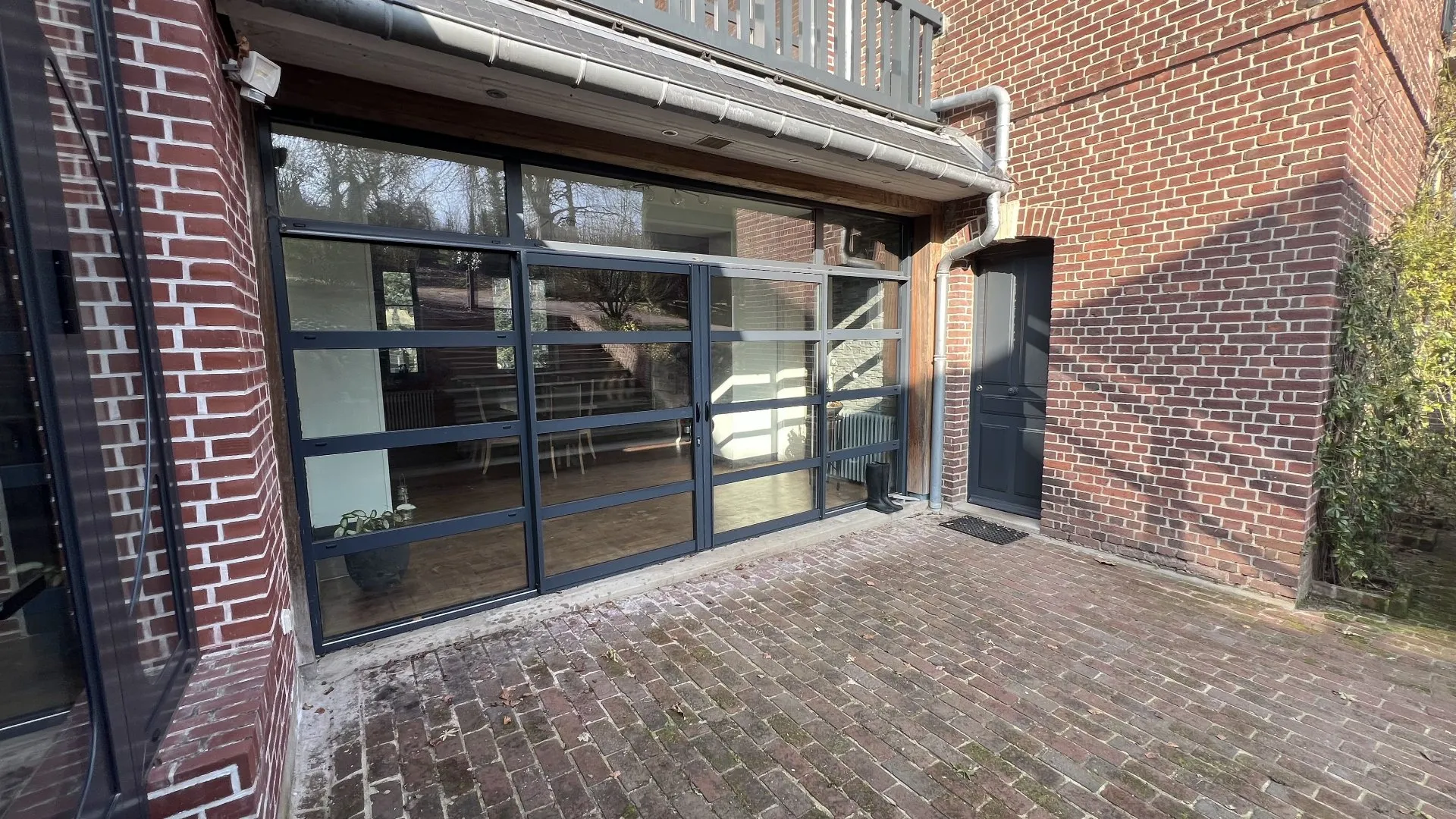 Magnifique demeure de famille 283m², 7 chambres, salle de jeux, patio véranda, dépendances et jardin arboré 6078m², emplacement privilégié centre-ville de Eu 76260.