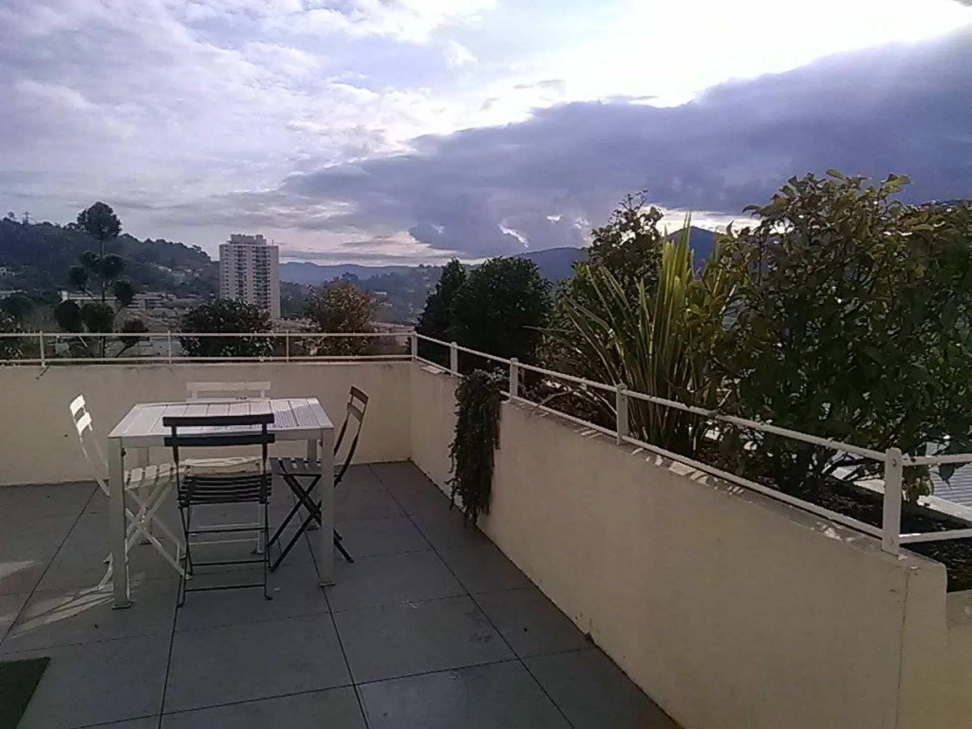 Réfection d’une jardinière sur une terrasse d’un appartement à Marseille