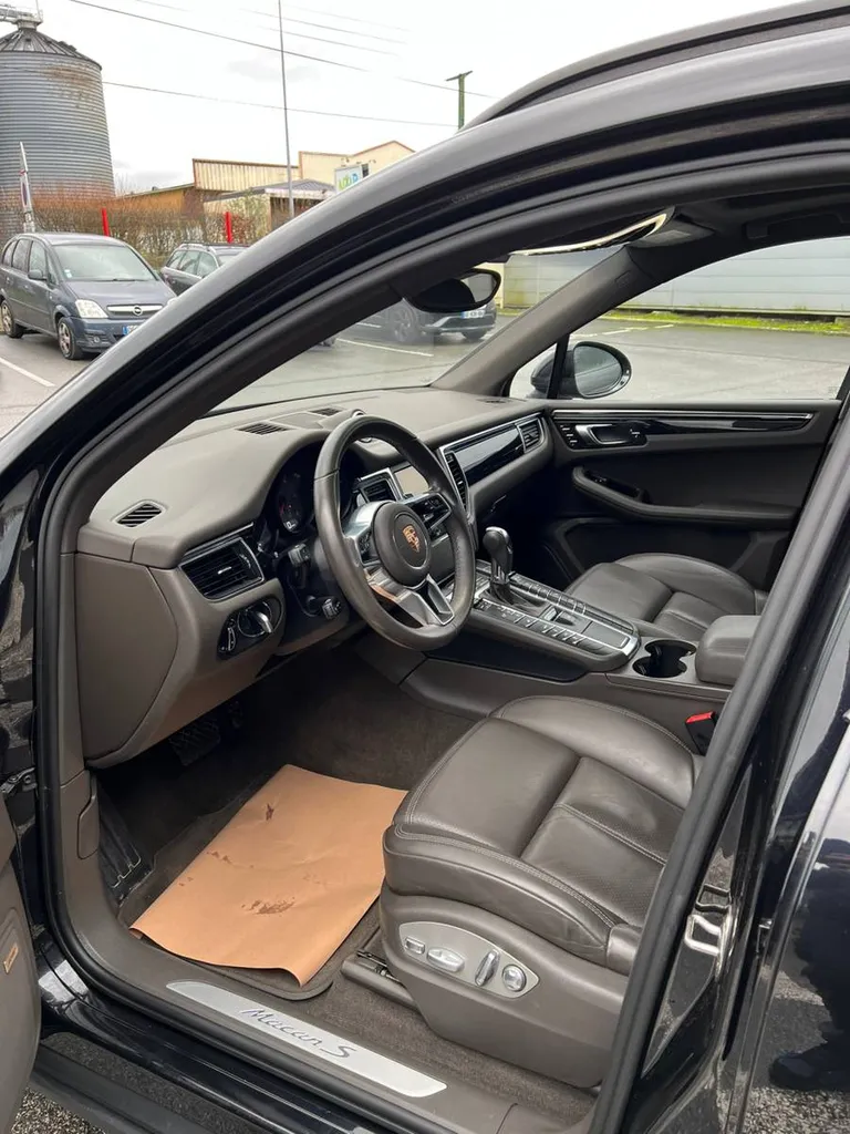 Porsche Macan Noir proche Le Havre 76