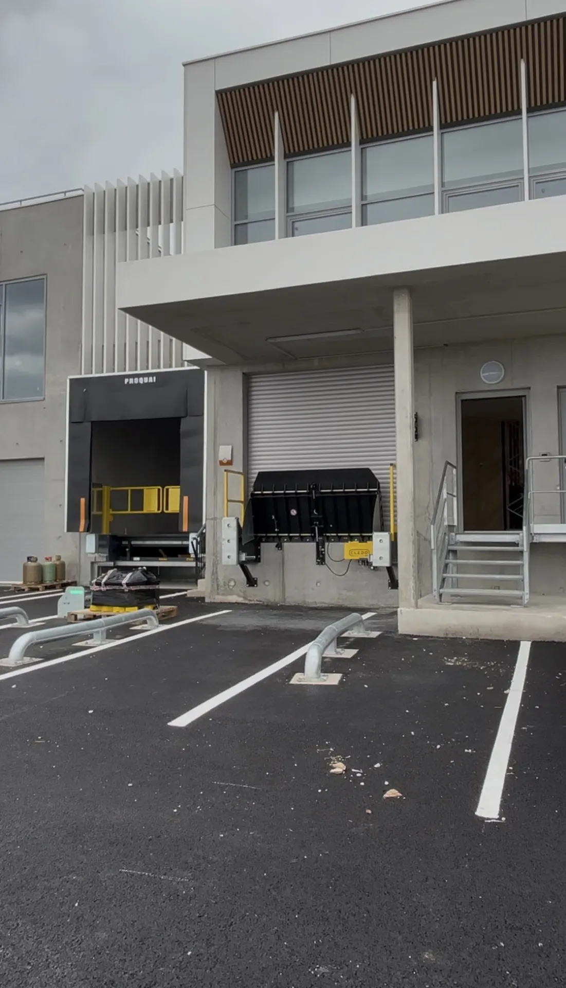 Stockage pour entreprises, accélérez vos flux logistiques et réduisez vos coûts avec service ecusson vert proche de Montpellier
