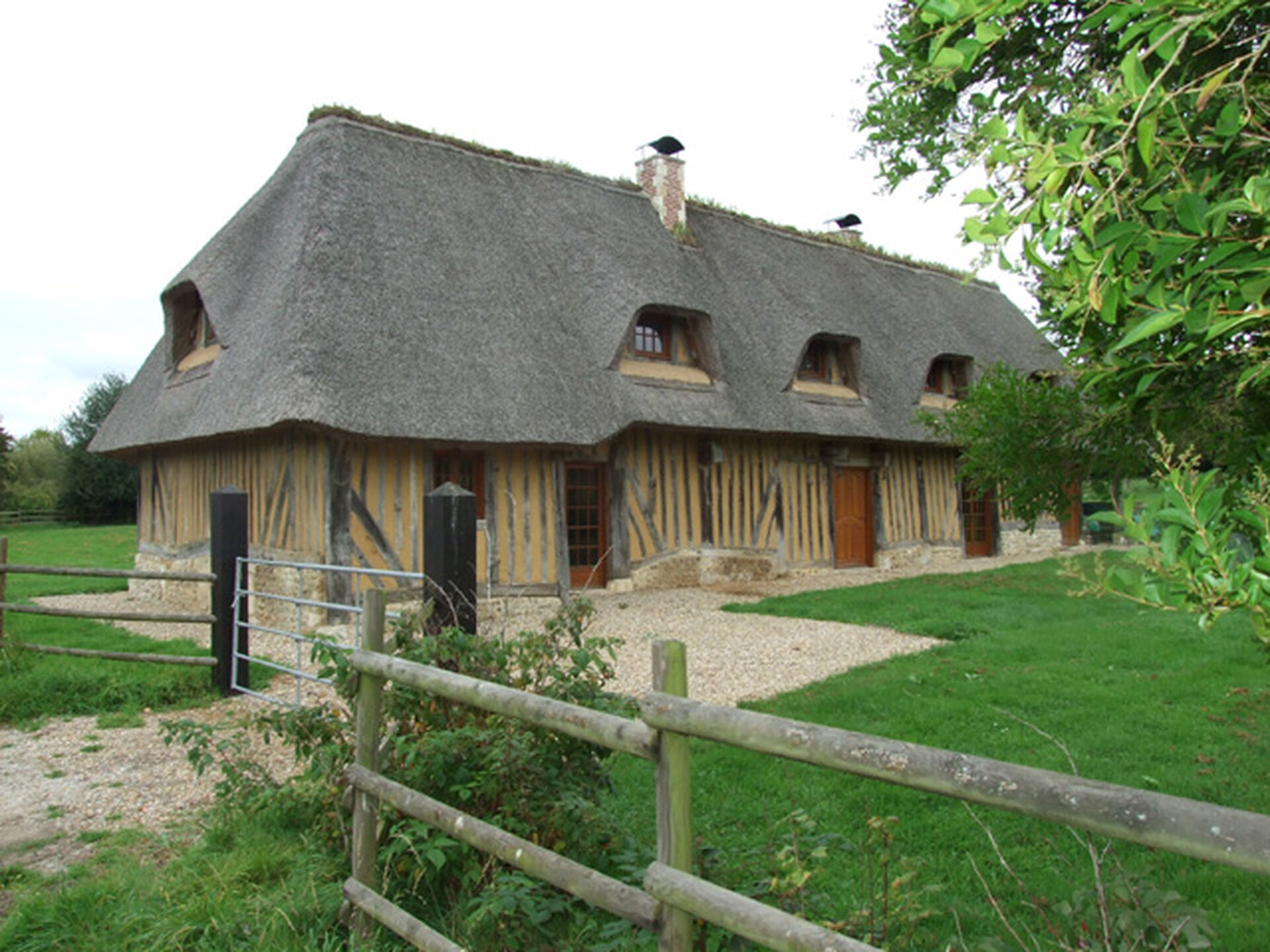CHAUMIERE Entre PONT L'EVEQUE et CORMEILLES