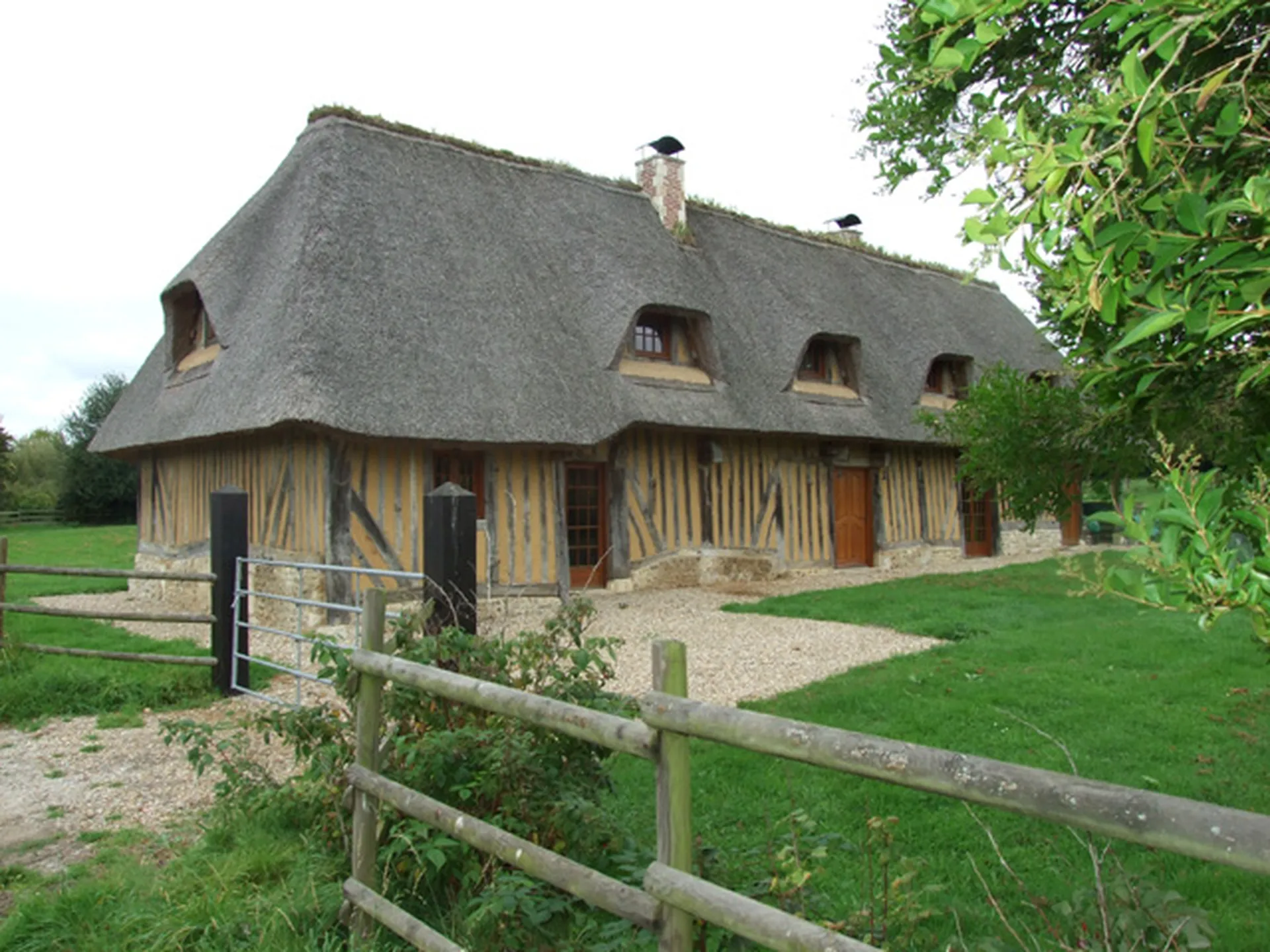CHAUMIERE Entre PONT L'EVEQUE et CORMEILLES