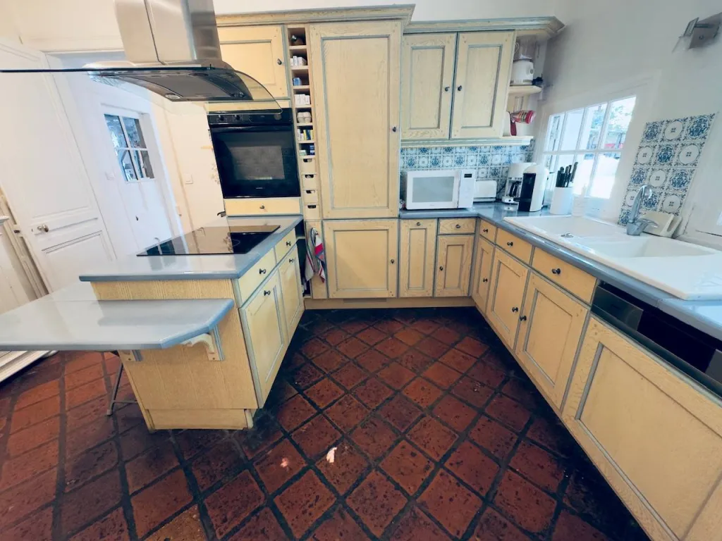 A vendre belle maison bourgeoise de 228 m² avec jardin de 1277 m² sur la commune de CAUDEBEC LES ELBEUF 76320