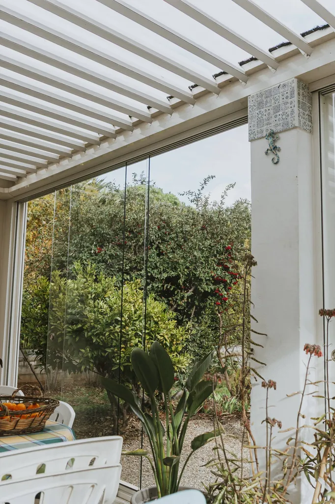 Pergola avec plantes grimpante à Nîmes - Réalisations HCT