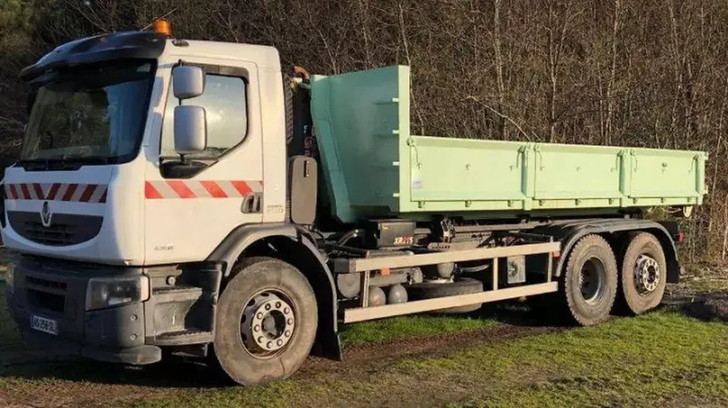Confiez-nous la récupération de vos déchets verts avec nos bennes partout en Médoc.