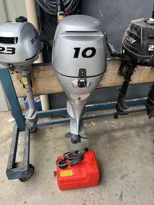 Toni Marine propose à la vente ce moteur hors-bord Honda 10 CV arbre court disponible à La Londe les Maures près de Hyères