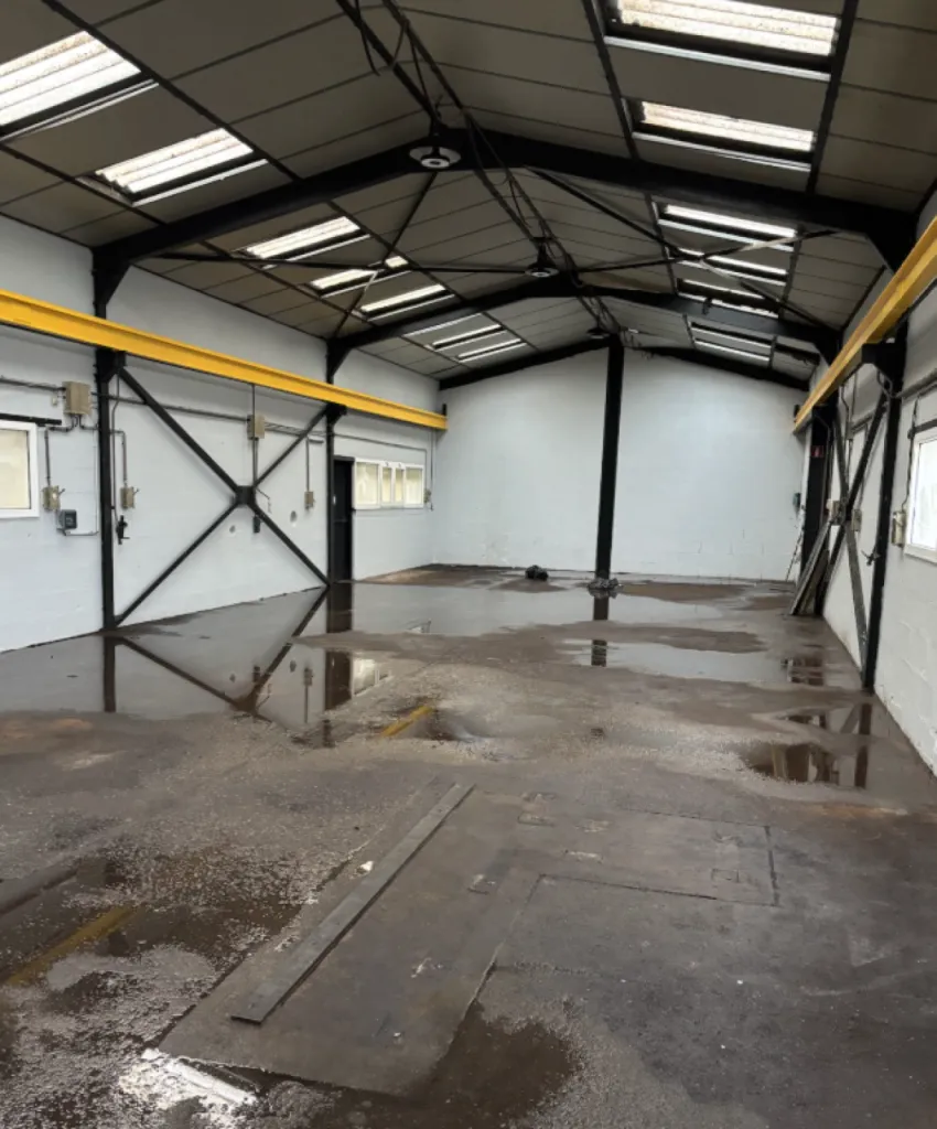 SAINT ROMAIN DE COLBOSC - LOCAUX D'ACTIVITES DE 1 250 m²