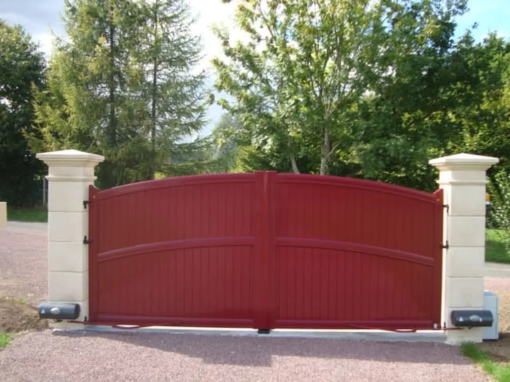 Pose de Portails en Aluminium Motorisés, Modèle Battant ou Coulissant Sur-Mesure à Pont-l'Évêque dans le Calvados 14 et Saint-André-d'Hébertot