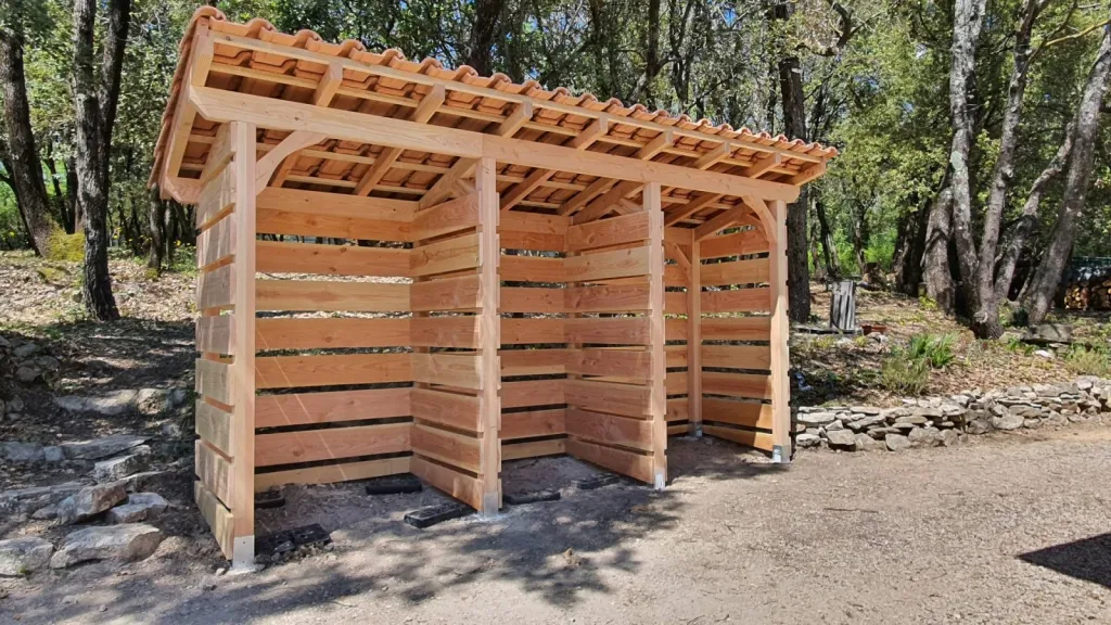 Abri à bois sur mesure 4x1.5m a Saint Maximin la Sainte Baume dans le Var 83