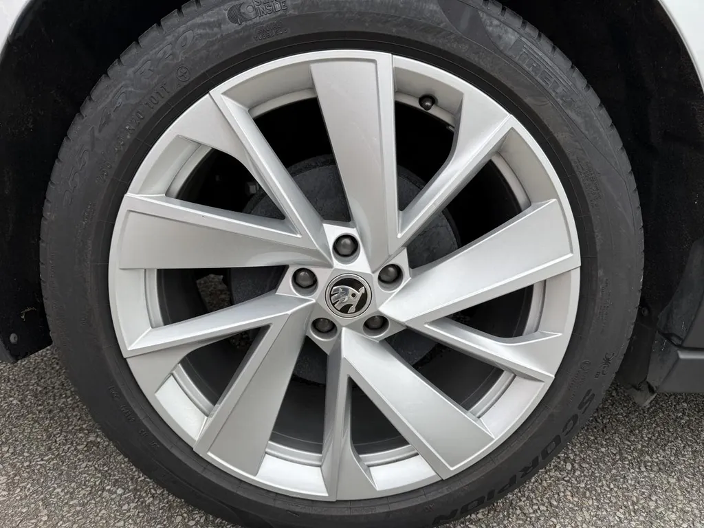 Achat Skoda Enyaq occasion proche Le Havre : SUV électrique iV 80 disponible chez Caudebec Automobiles Normandie