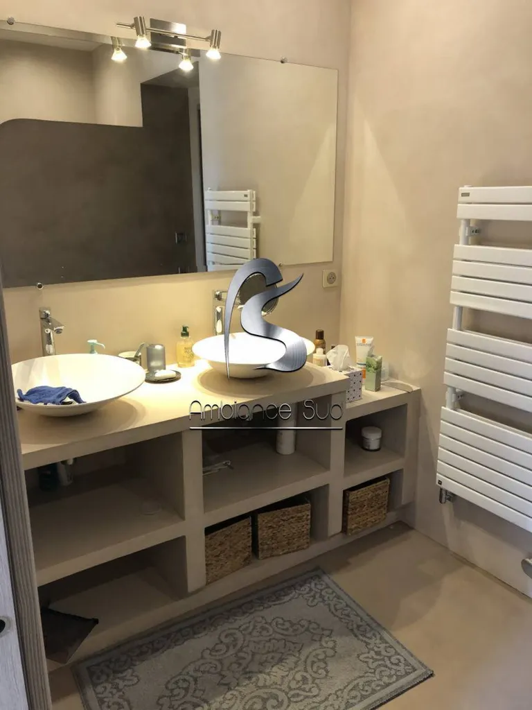 Salle de bain en béton ciré taloché proche de La Seyne-sur-Mer Var 83