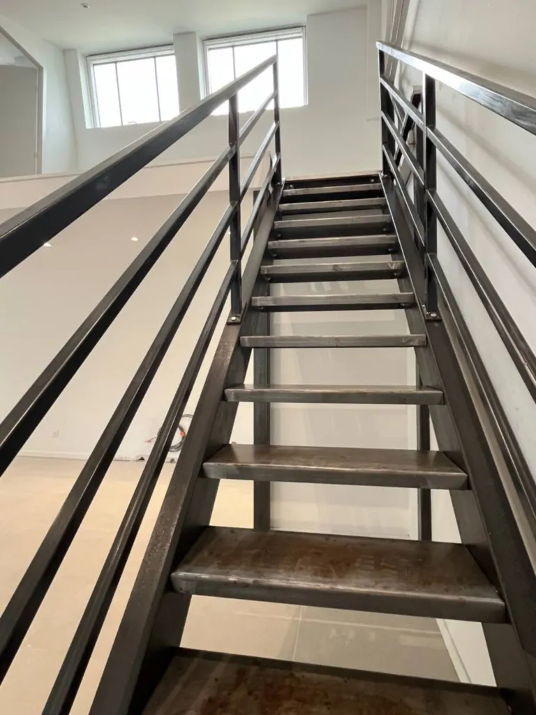 Loft T5 duplex au calme à Vénissieux limite Lyon 8ème avec jardin privatif proche Tramway