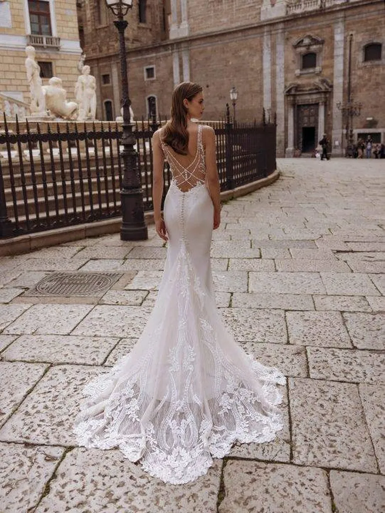Robe de mariée en crête ajustée dentelle et perle à Marseille