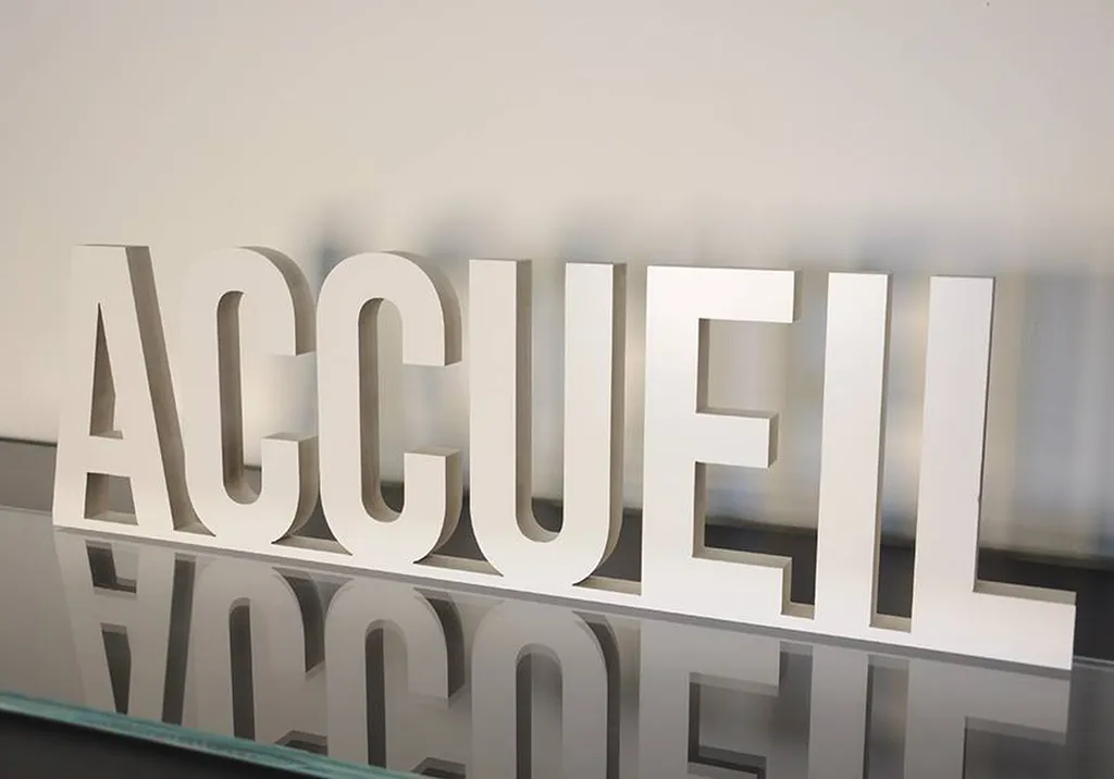 logo 3d sur meuble impression marseille