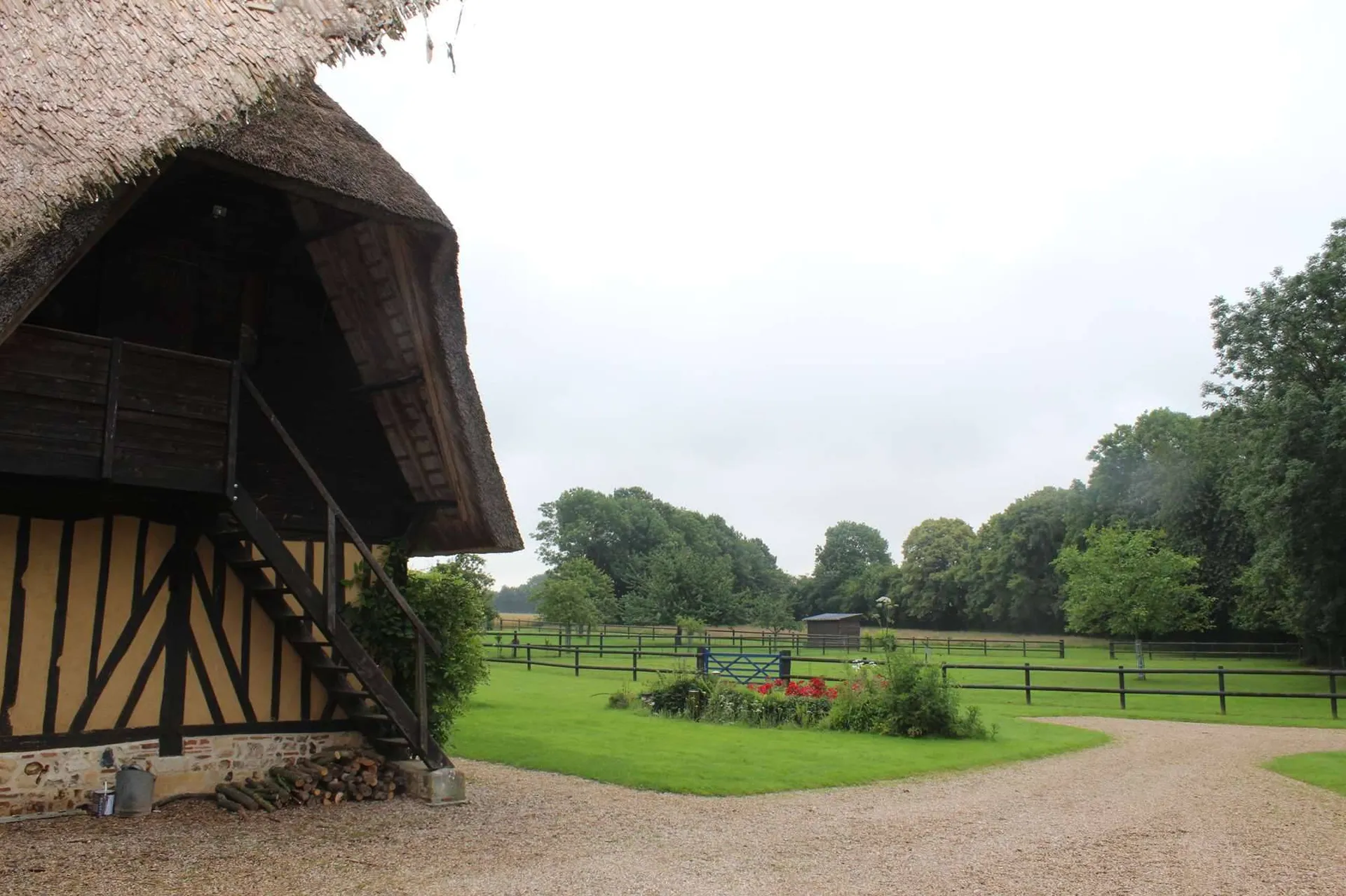 A vendre, proche tout axes maison atypique