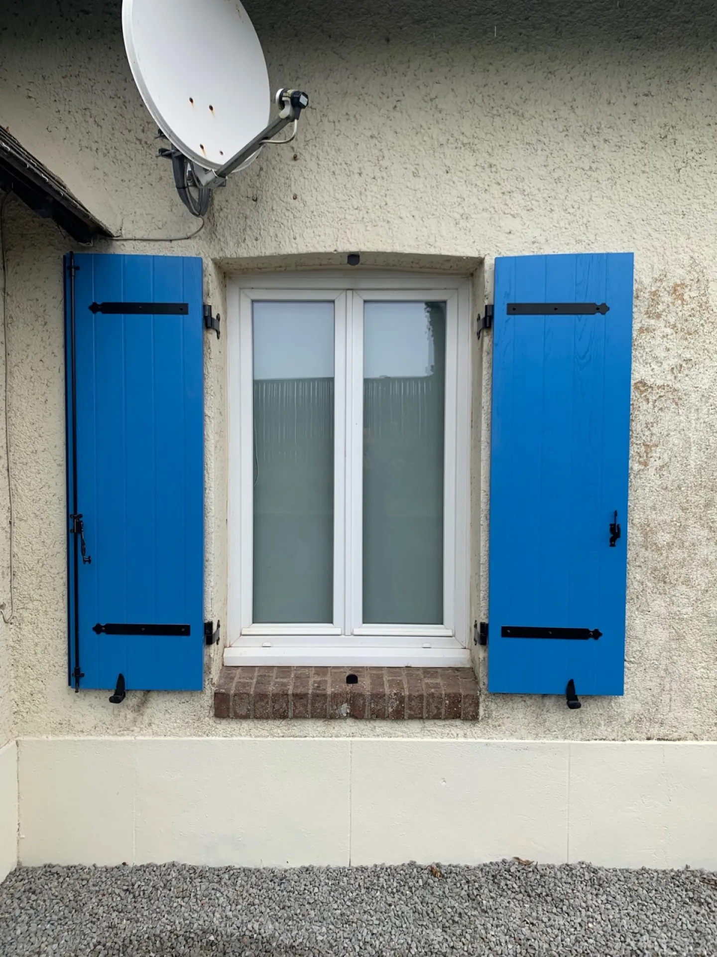 Réalisation de volets fibre résine sans entretien aspect bois secteur Bordeaux St clair, Etretat, St Jouin Bruneval, Fécamp proche Goderville (76)