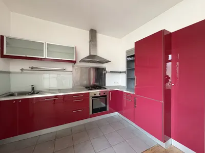A vendre un bel appartement de 52,68 M² beaux volumes, dans un immeuble à Saint Germain en Laye, proche de la Place du Marché, 5 minutes du RER A.