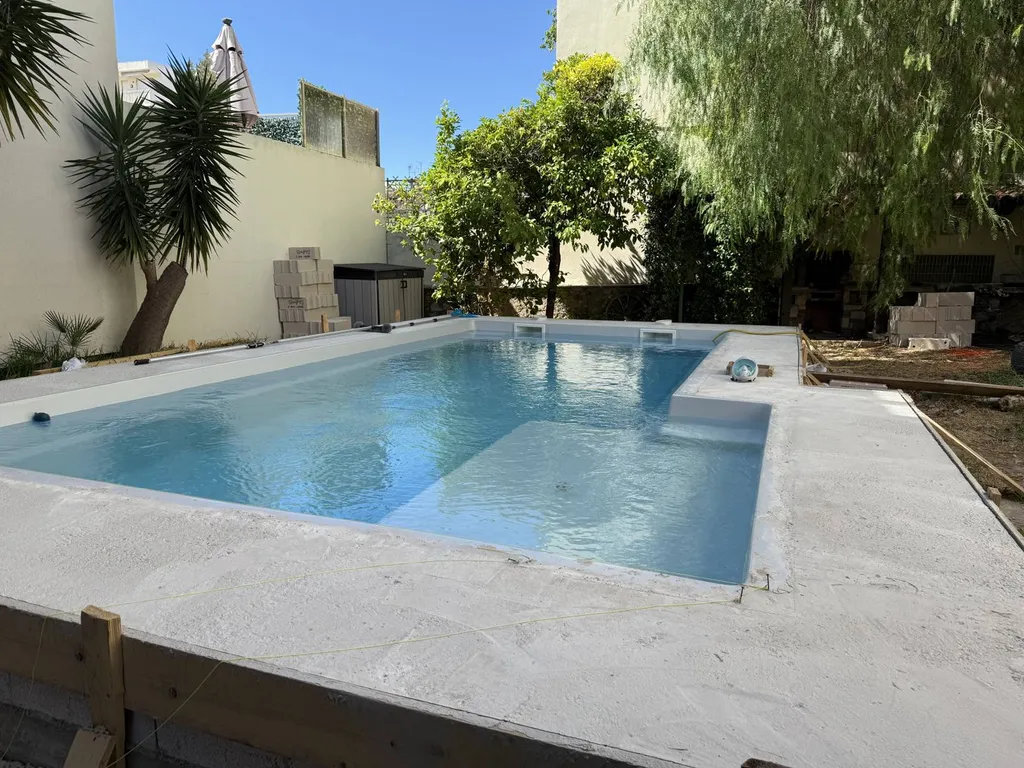 Vente et pose d'une piscine coque Alliance piscine à Cannes dans les Alpes Maritimes