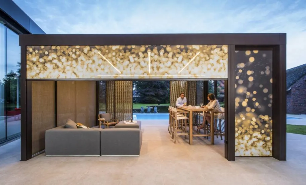 installation de pergola bioclimatique adossée aluminium sur mesure salon de provence amenagement exterieur