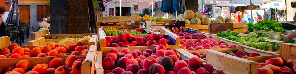 Marché de Vias Village à 3 km du Camping Le Mas de la Plage à Vias Plage