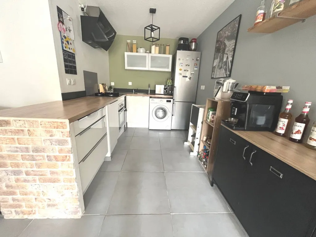 A vendre appartement Type 2 Roquefort la Bedoule dans le village, en rez-de-chaussée, terrasse et garage