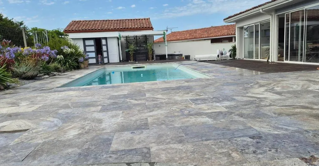 Où rénover sa terrasse avec du travertin à Bordeaux