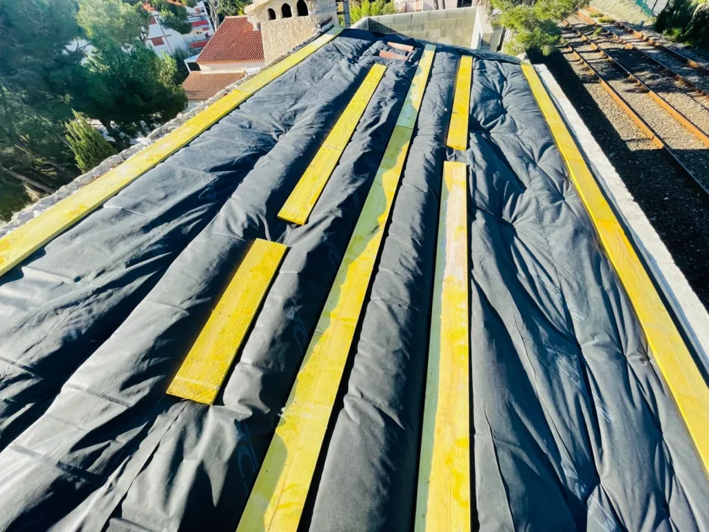 pose isolation sous toiture sur aix en provence