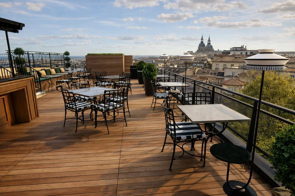 Aménagement professionnel - Création d'un terrasse pour restaurant en rooftop à Bordeaux ##https://www.asora-design.com/details-decoration+amenagement+des+terrasses+en+rooftop+de+l+hotel+intercontinental+a+bordeaux-91