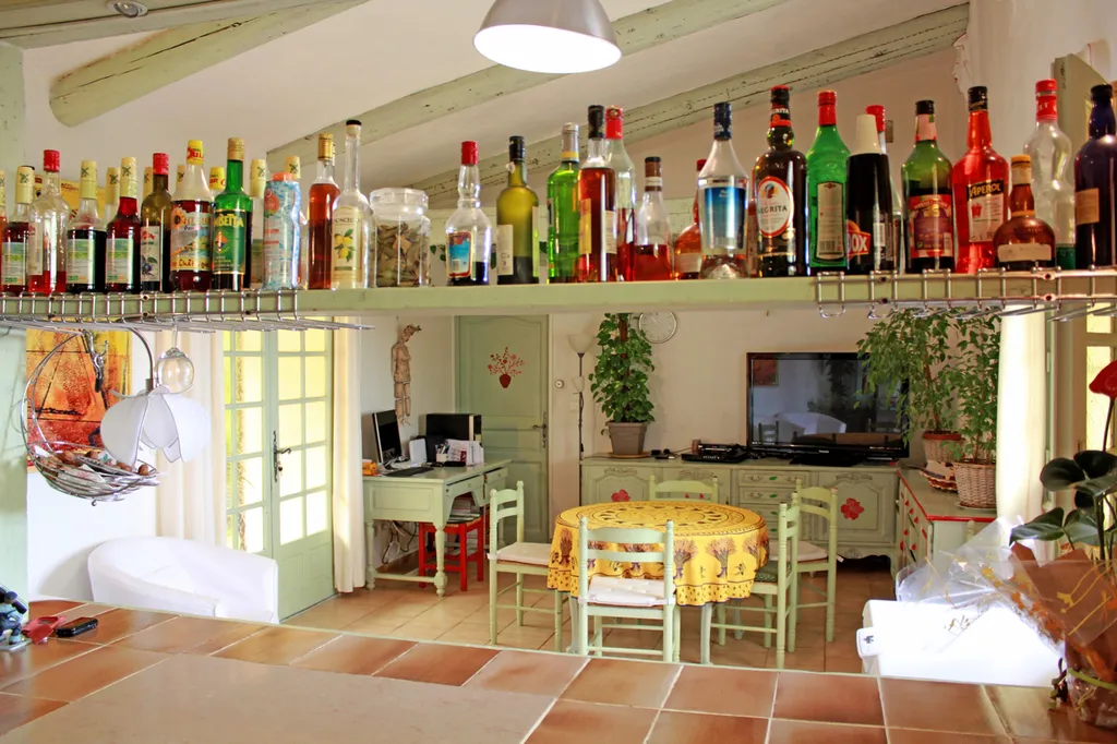 En Drôme provençale, à vendre, beau mas de caractère avec piscine    