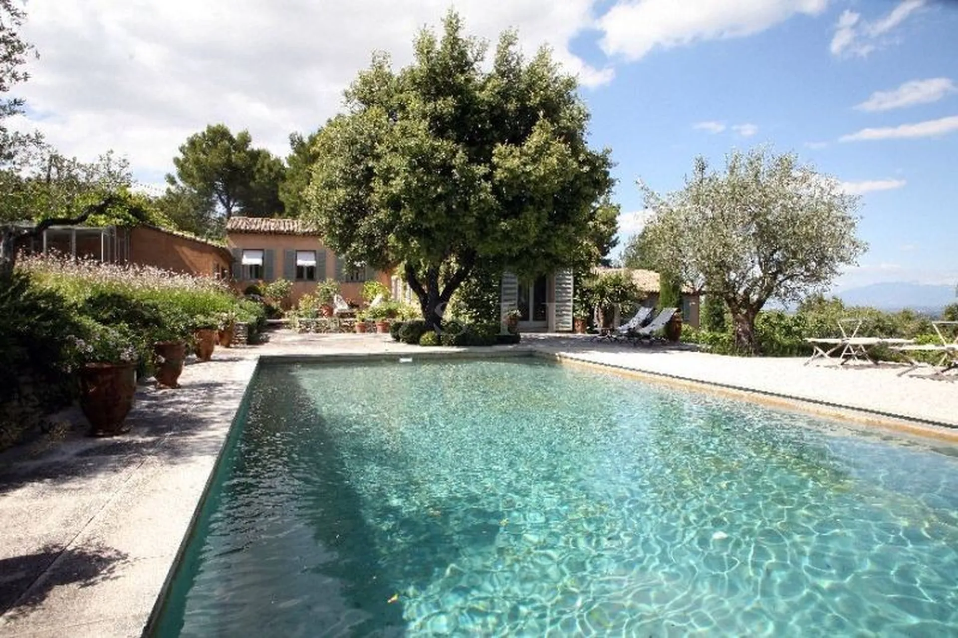 Propriété Provencale au style contemporain  avec piscine, en vente proche d'Avignon