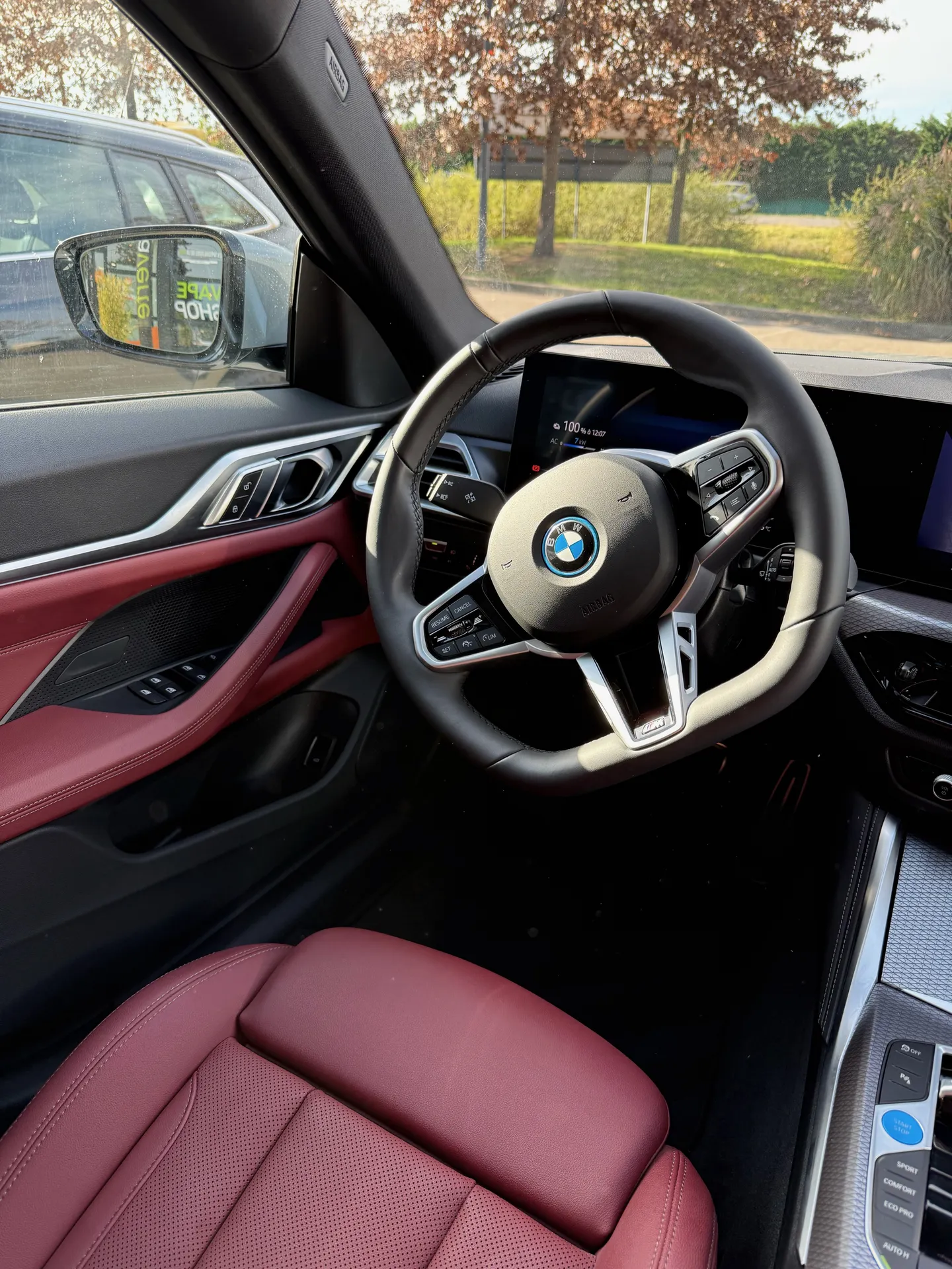 Nettoyage intérieur complet d'une Bmw I4 avec protection des cuirs premium à Saint-Étienne près d’Andrézieux-Bouthéon intérieur rénové durablement